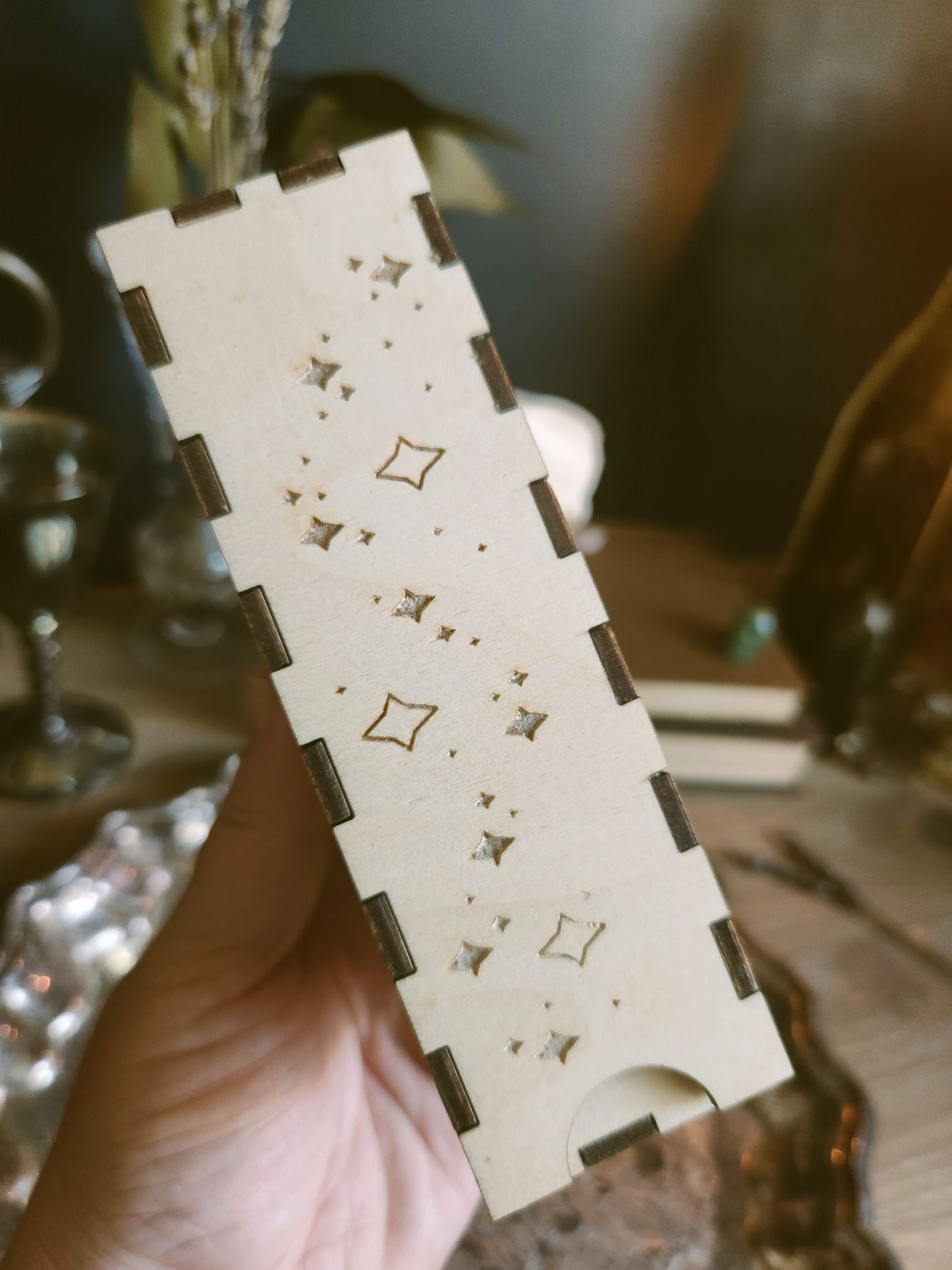 The Finger Tarot Deck Box - Lasercut Birch Tarot Card Case